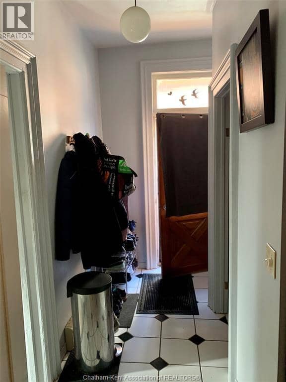 135 William STREET South — photo 8 of 29