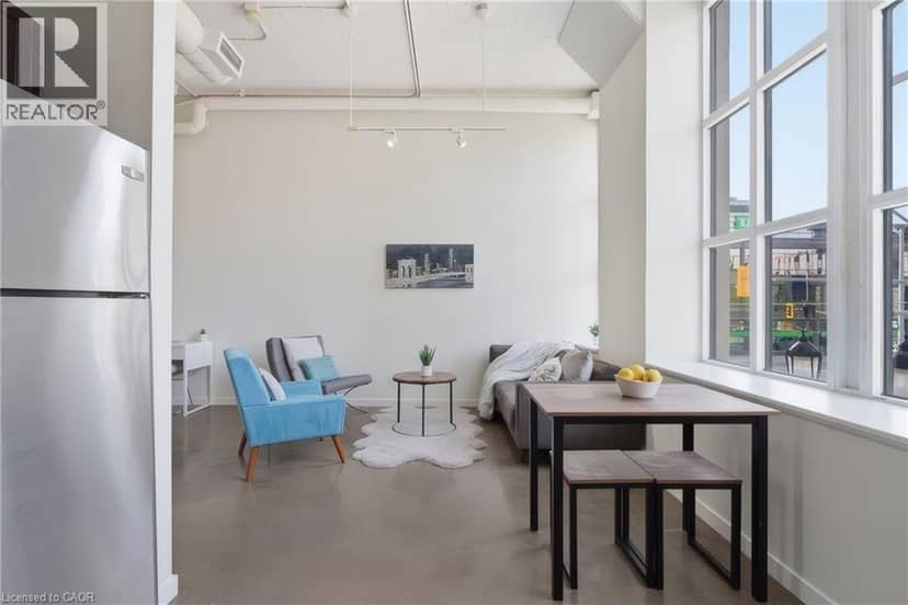 404 W KING Street W Unit# 212 — photo 16 of 40