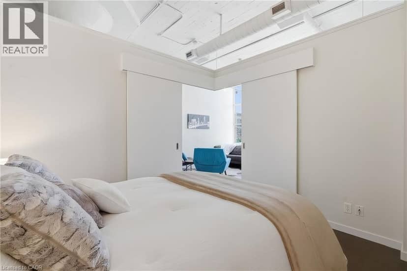 404 W KING Street W Unit# 212 — photo 24 of 40