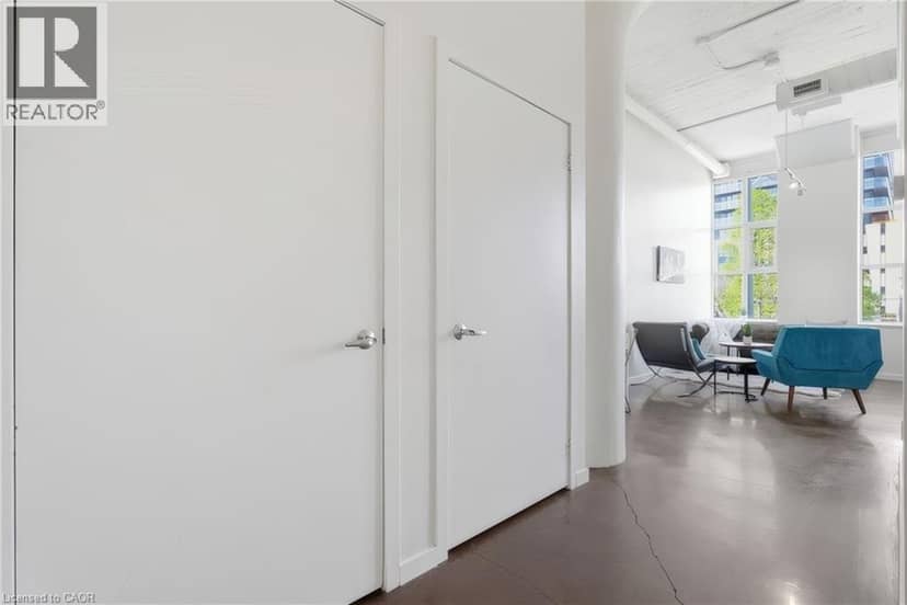 404 W KING Street W Unit# 212 — photo 5 of 40