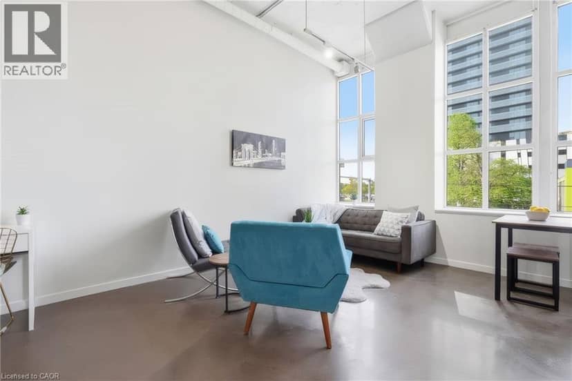 404 W KING Street W Unit# 212 — photo 9 of 40