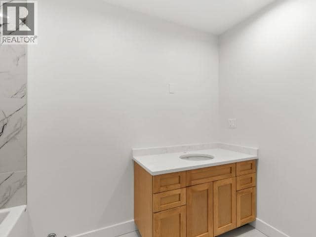 605-2240 2nd Avenue — photo 15 of 17