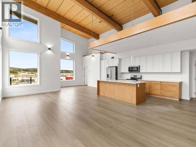605-2240 2nd Avenue — photo 2 of 17