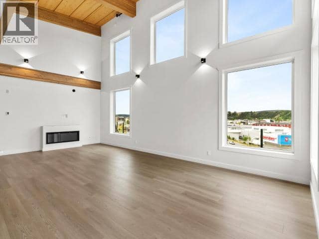 605-2240 2nd Avenue — photo 4 of 17