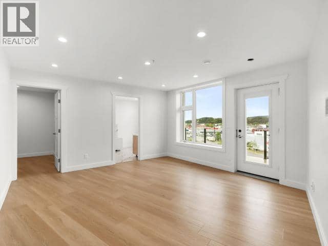 605-2240 2nd Avenue — photo 8 of 17