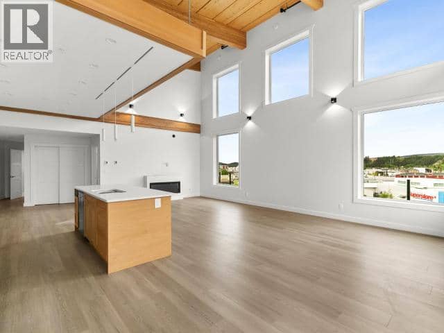 605-2240 2nd Avenue — photo 3 of 17