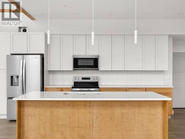 605-2240 2nd Avenue — photo 7 of 17
