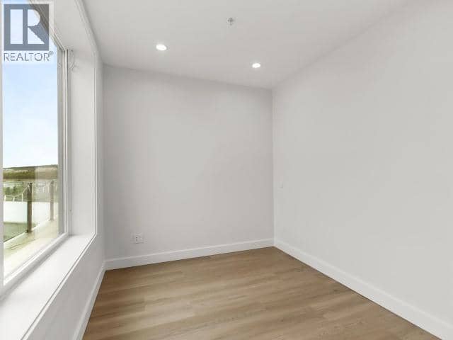 605-2240 2nd Avenue — photo 14 of 17