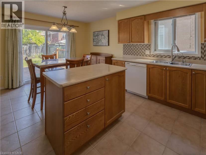 212 SLEAFORD Street — photo 10 of 40