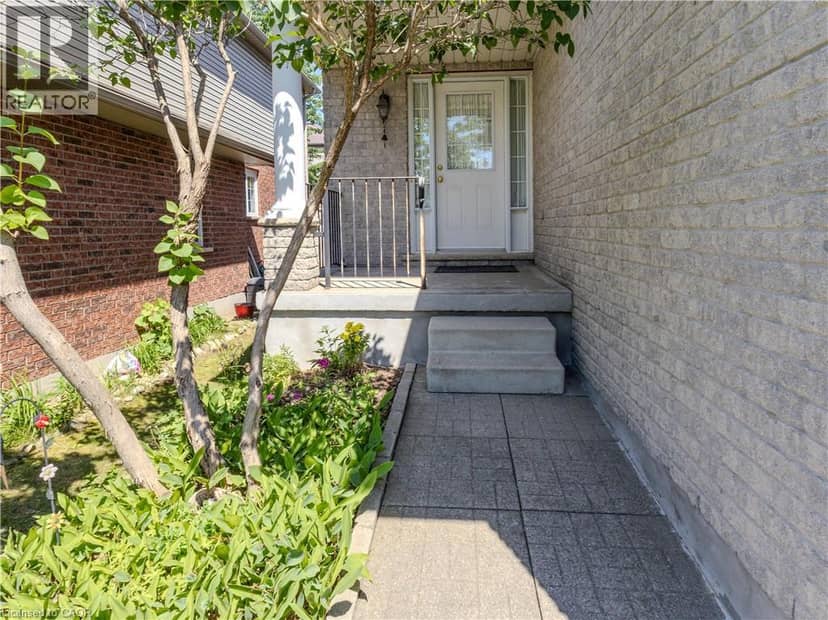 212 SLEAFORD Street — photo 3 of 40