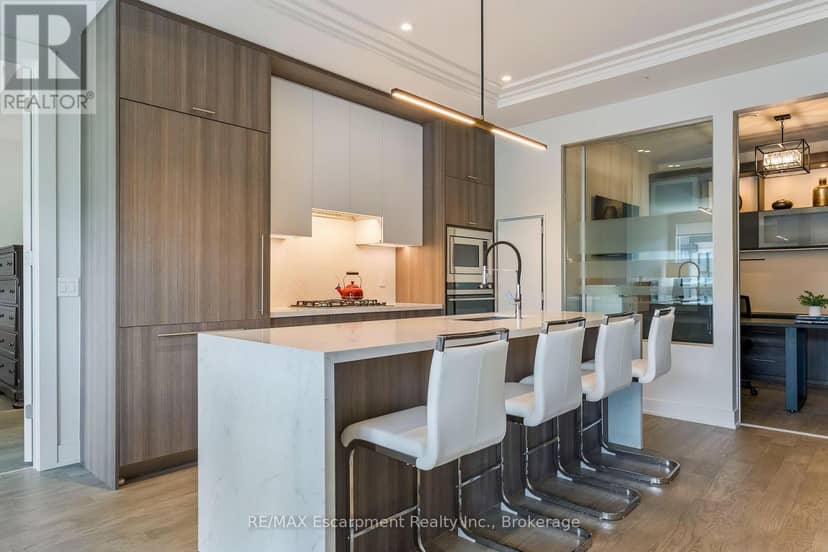 303 - 123 Maurice Drive — photo 10 of 40