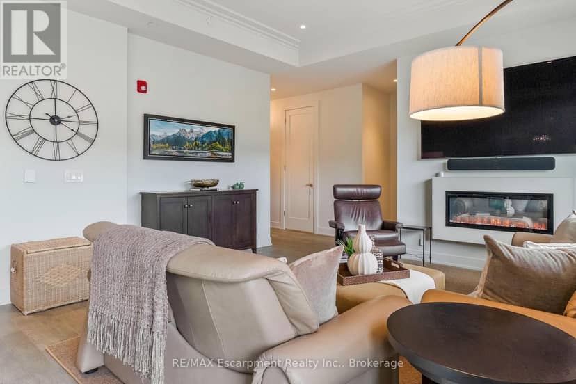 303 - 123 Maurice Drive — photo 5 of 40