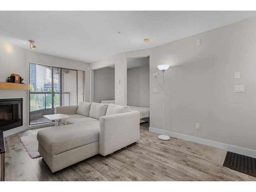 331 10838 CITY PARKWAY, Surrey, photo 2