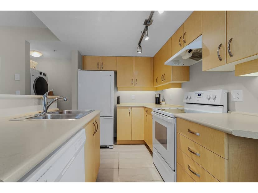 331 10838 CITY PARKWAY, Surrey