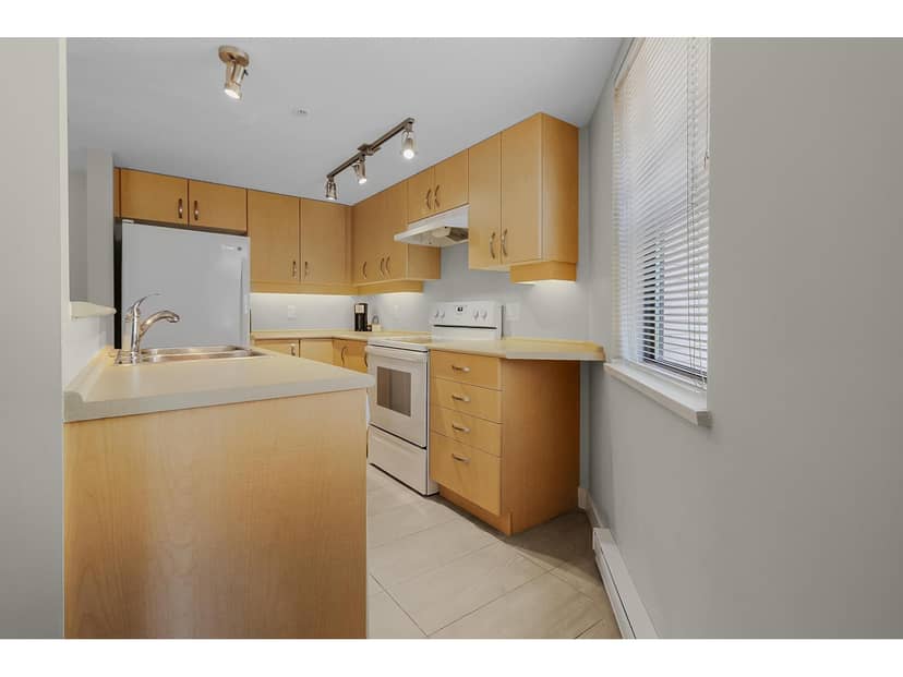 331 10838 CITY PARKWAY, Surrey, photo 7