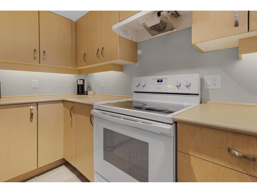331 10838 CITY PARKWAY, Surrey, photo 8