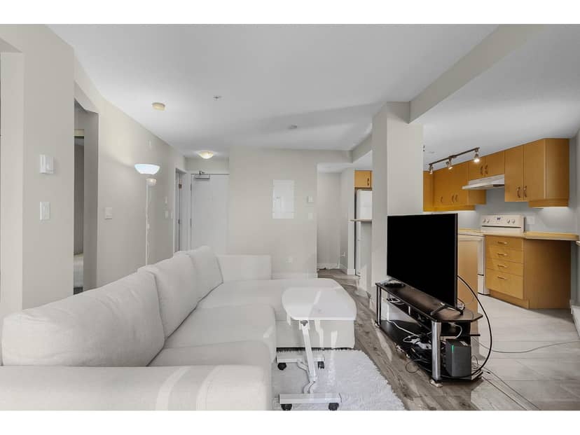 331 10838 CITY PARKWAY, Surrey, photo 3
