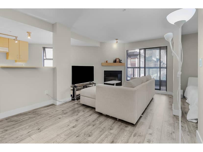 331 10838 CITY PARKWAY, Surrey, photo 4