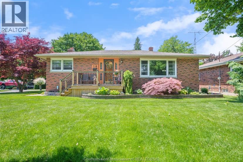 18 Woodland Avenue — photo 3 of 40
