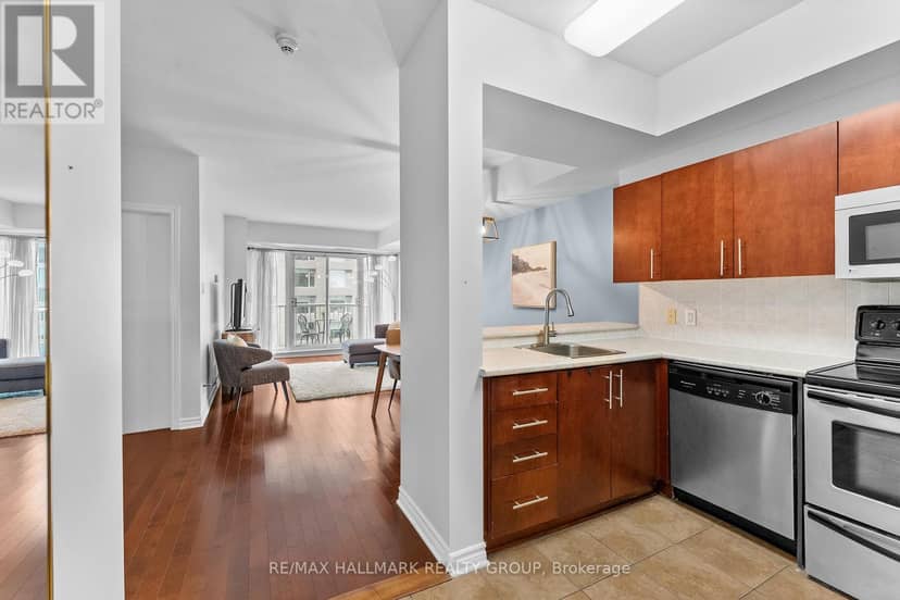 1702 - 200 Rideau Street — photo 12 of 40