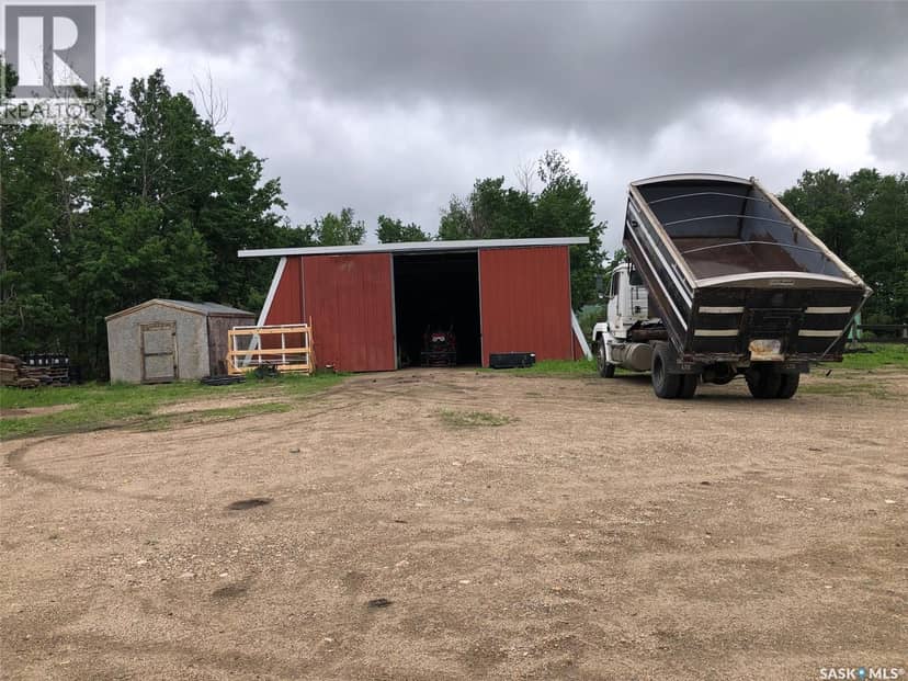 Neustaeter Farm — photo 7 of 40