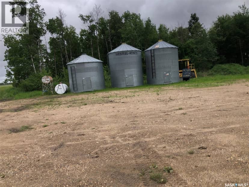 Neustaeter Farm — photo 8 of 40