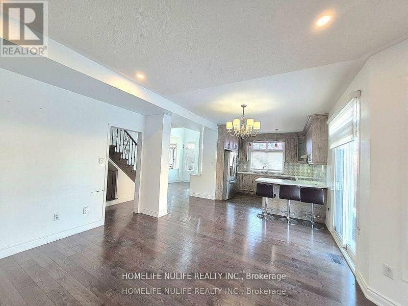 3866 Thomas Street — photo 2 of 13