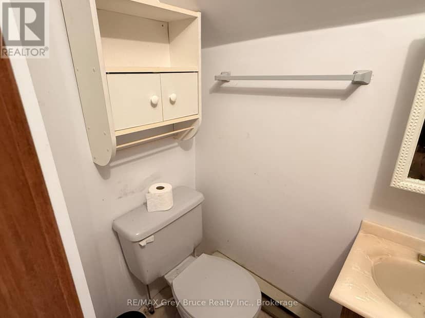 290 Berford Street — photo 10 of 11