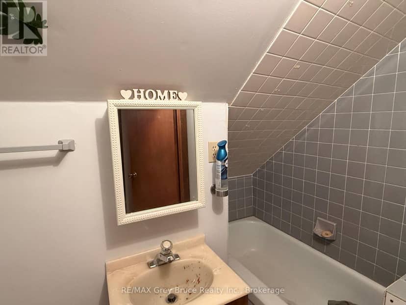 290 Berford Street — photo 9 of 11