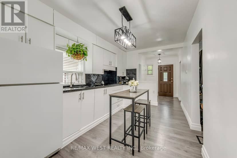 49 Montcalm Avenue — photo 10 of 40