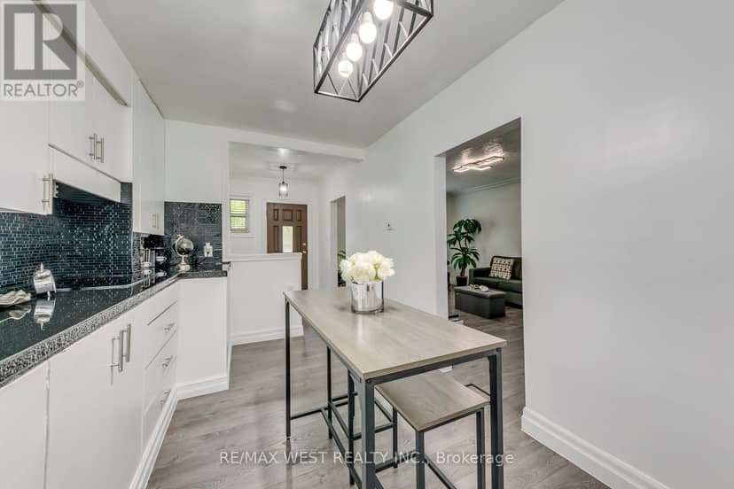 49 Montcalm Avenue — photo 13 of 40