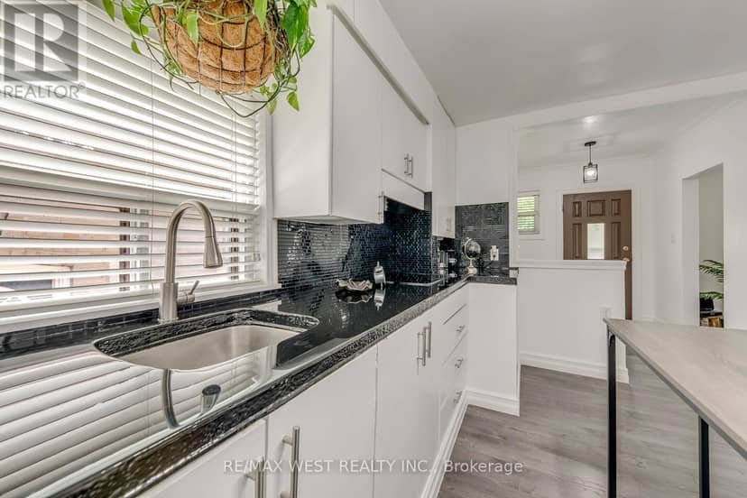 49 Montcalm Avenue — photo 14 of 40