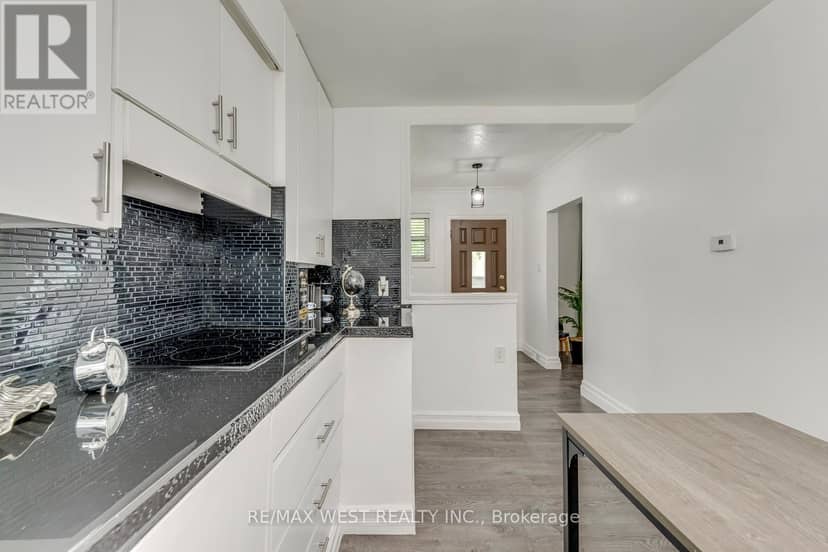 49 Montcalm Avenue — photo 15 of 40