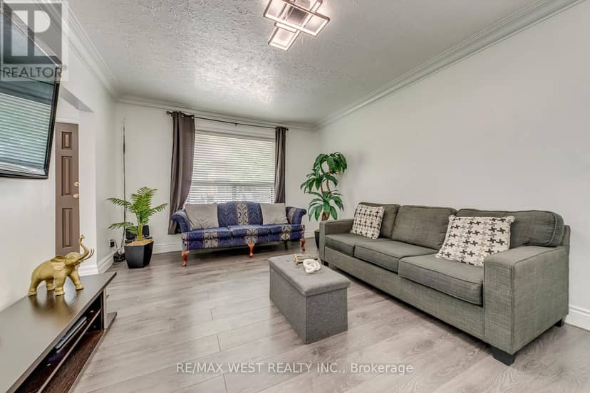 49 Montcalm Avenue — photo 16 of 40