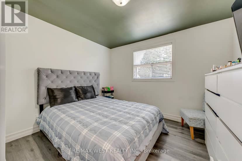 49 Montcalm Avenue — photo 22 of 40