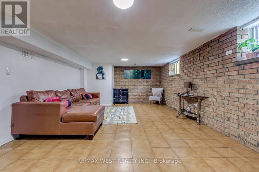 49 Montcalm Avenue — photo 31 of 40