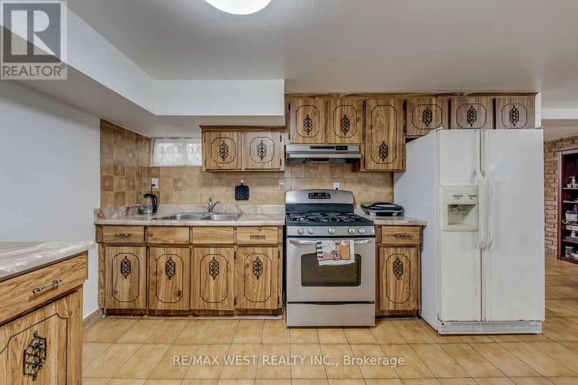 49 Montcalm Avenue — photo 37 of 40