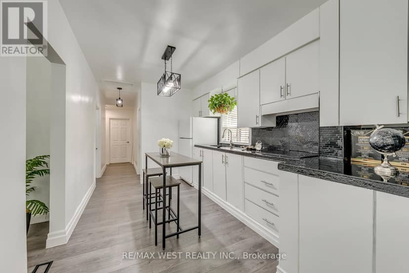49 Montcalm Avenue — photo 7 of 40