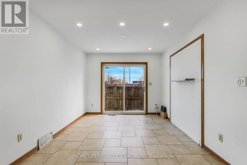 4 Eastwood Drive — photo 11 of 34