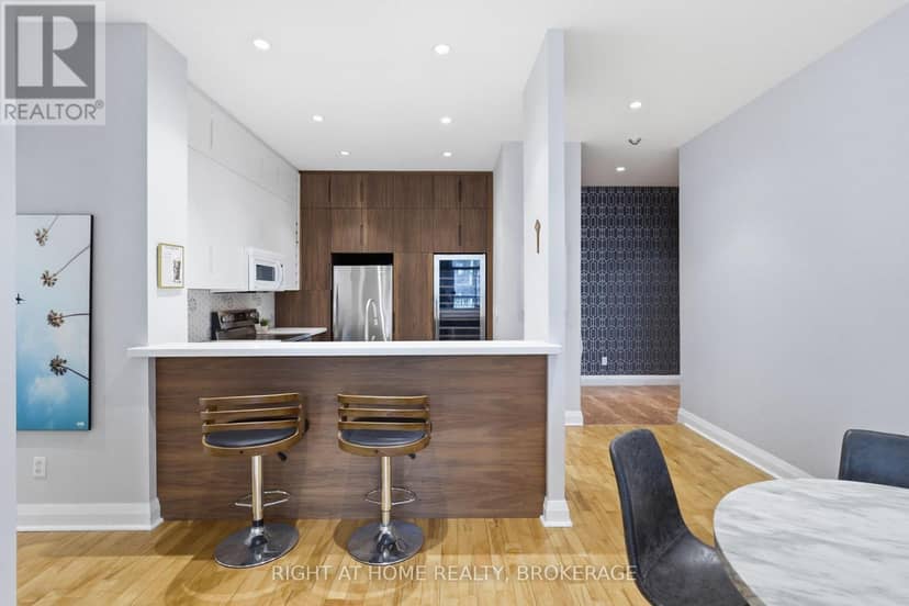 802 - 8 Wellesley Street E — photo 10 of 26
