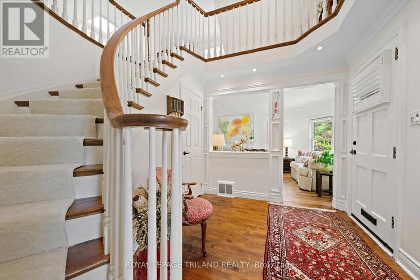 31 Chalmers Street — photo 4 of 40