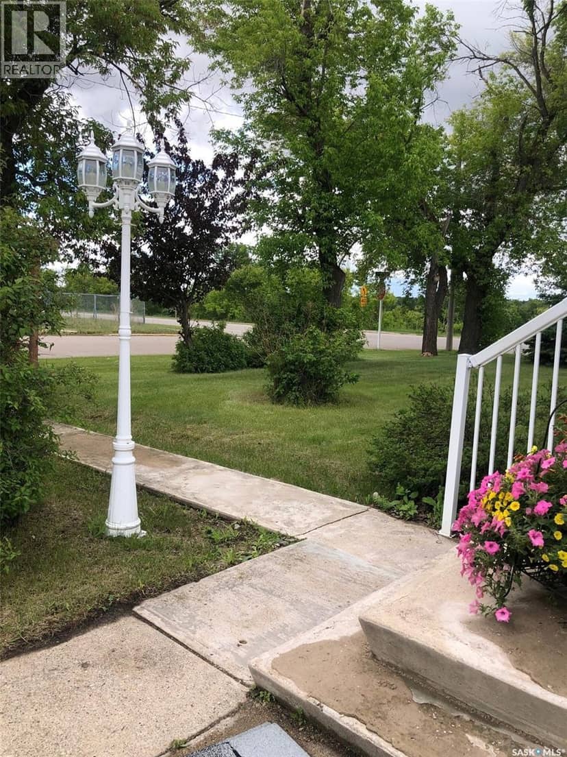 48 Highway AVENUE E — photo 12 of 40