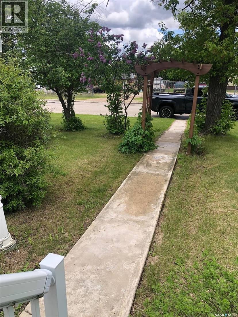 48 Highway AVENUE E — photo 9 of 40