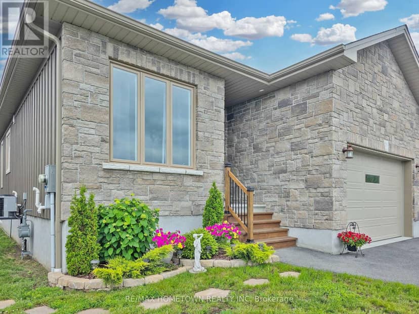8 Billings Avenue W, South Dundas, photo 2