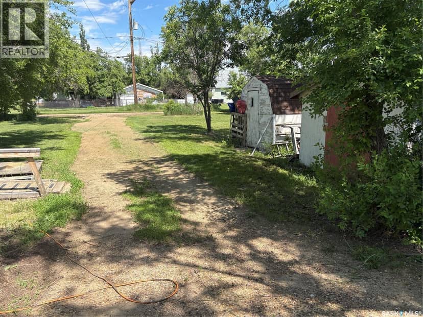 11 4th STREET, Willow Bunch, photo 2
