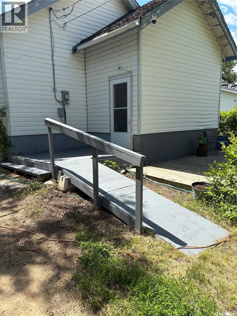 11 4th STREET, Willow Bunch, photo 3