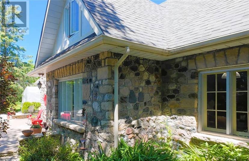 150 Queen Street, Manitowaning, photo 2