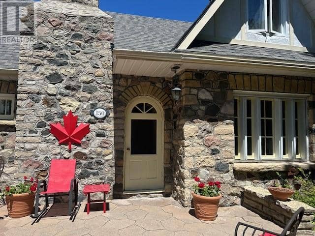 150 Queen Street, Manitowaning, photo 3