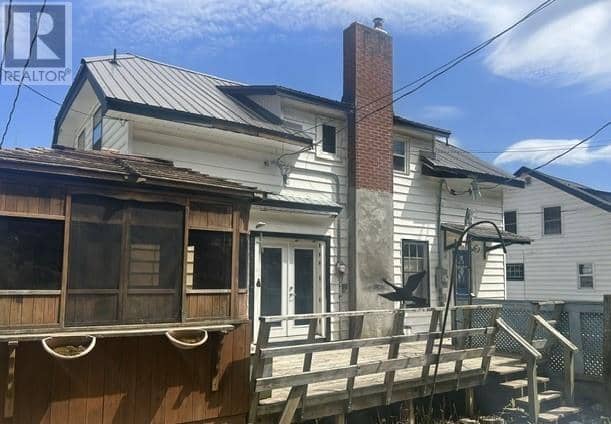 1021 Crescent Street Unit# A — photo 2 of 16
