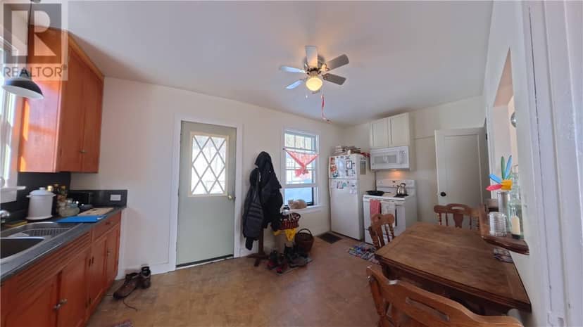 1021 Crescent Street Unit# A — photo 6 of 16